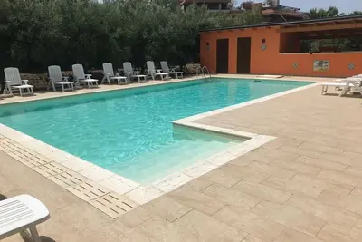 Image de Appartement avec piscine, 2 chambres au bord de la Mer, Wi-Fi, A/C, Terrasse,