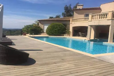 Image de Appartement de luxe avec jardin et piscine partagé, superbes vues sur la montagne et la mer