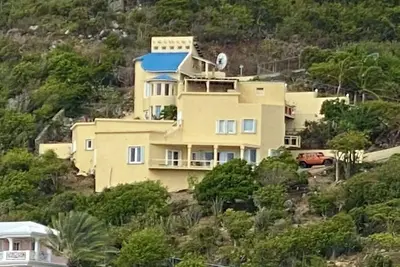 Image de TRÈS Unique-Formellement Musique Studio-Ocean & Beach Views-Gated (One-Of-A- Kind)