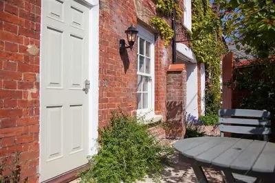 Image de Une maison traditionnelle dans le village de contrebande du Vieux Hunstanton du 16ème siècle. Il a été rénové pour offrir un hébergement confortable et élégant pouvant accueillir jusqu'à cinq personnes. Il se trouve à seulement quelques minutes à pied. .