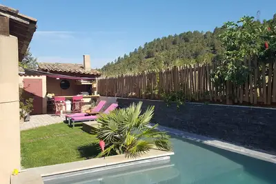 Image de Maison provençale de 180 m2 avec piscine, pétanque, jardin potager et poules