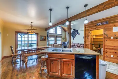 Image de 6 chambres-22 personnes-Ponton inclus-Lake Front-Beach-Pool-Fishing-Kayaks