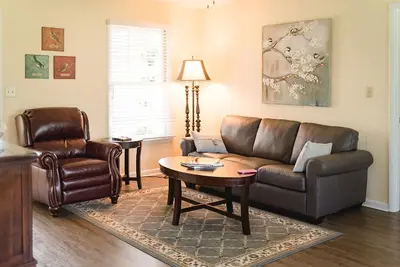 Image de Cottage de grand-mère; Une évasion chamring et sereine