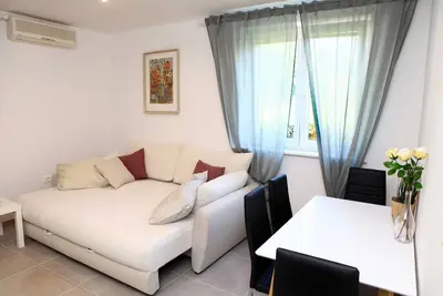 Image de App avec une chambre et balcon