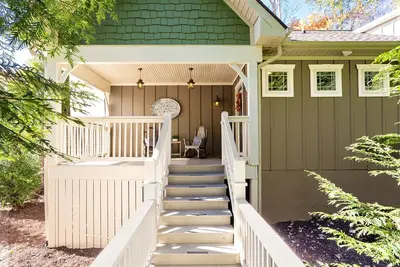 Image de Asheville Cottages. . . . Cottage romantique et luxueux à Asheville