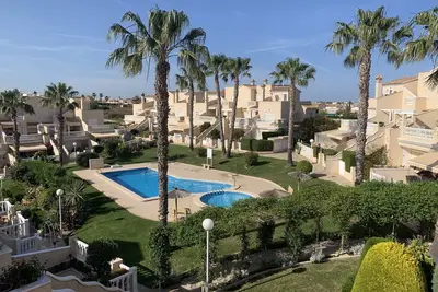 Image de Appartement familial dans une urbanisation fermée avec piscine.