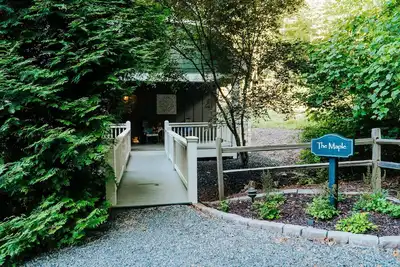 Image de Asheville Cottages. . . . Cottage romantique et luxueux à Asheville