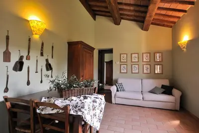 Image de Maison « Olivo » dans le pays avec piscine. Détendez-vous, les villes, les parcs nationaux, les événements.