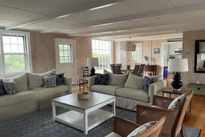 Image de Charmant 2 chambres, 2 chalets de bain à quelques pas de la plage de quartier privé