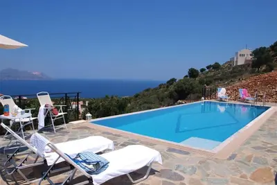 Image de Grande piscine privée à débordement (10mtx4mt) ★ Vue mer ★ Grande terrasse vue mer 100m2 ★ 5 ch