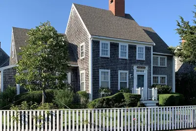 Image de Sunny Days vous laissera Sourire! Profitez des courts de tennis et piscine!