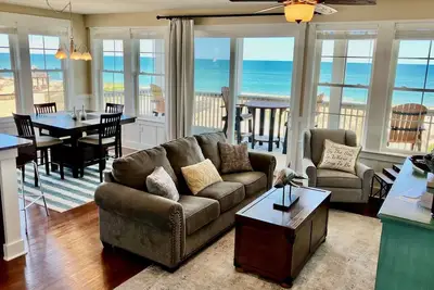 Image de Oceanfront nouvellement construit à Seven C dans la piscine Kill Devil Hills. Oceanviews. Ascenseur (Sc302 - C-View)