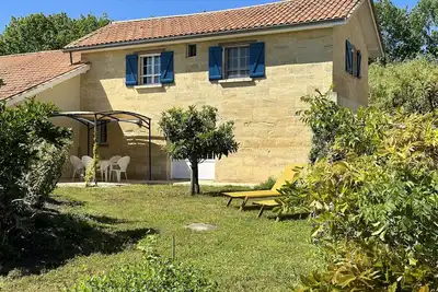 Jolie maison de campagne dans les  Côteaux  à 20 min de Bordeaux