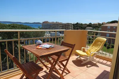 Image de 2p vue mer, proche des commerces et des plages