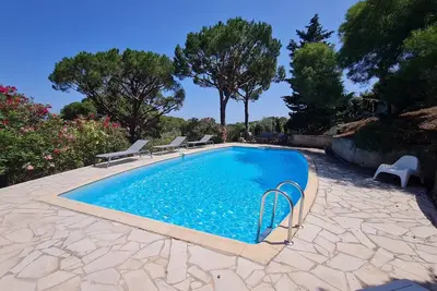Image de Villa Avec Grande Piscine Et APERÇU Mer Domaine de la Nartelle
