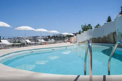 Image de Piscine vue mer, jardin, place à 700 m, pour familles, 4 p. Lit, , plages à 8'