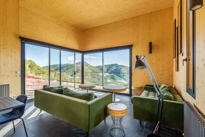 Image de Belle maison d'architecte au coeur de 200 ha de bois et de lavande