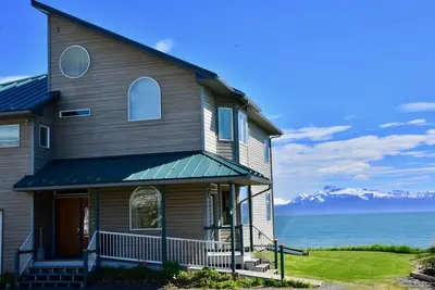Image de Bluffview Lodge - Beachfront, situé au coeur de la vieille ville - une vue imprenable