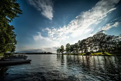 Image de Pretty Lake Bowen Sc Retreat, près de Tiec, Asheville, Spartanburg, Furman, Wofford