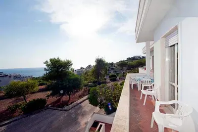 Image de Appartement à quelques mètres de la plage avec vue sur la mer