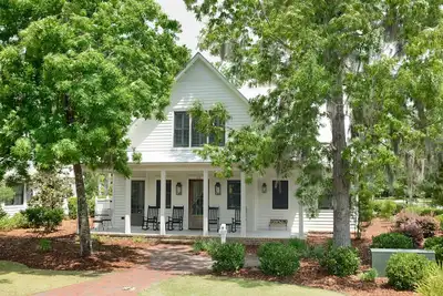 Image de Montage | Palmetto Bluff | Pleines COMMODITÉS | Foyer extérieur | Emplacement idéal