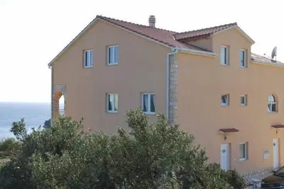Image de Appartements A1 avec vue sur la baie de Sesula, à quelques minutes de la plage.