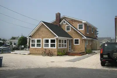 Image de Rénové 5 Chambre 2 Bain Waterfront Summer Beach House