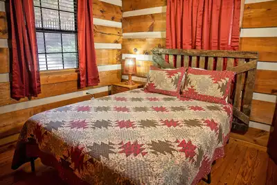 Image de Adorable cabane 2/1 Hot Tub dans les Smokies - Cedar Cove