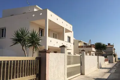 Image de découvrez la mer dans un paradis naturel idéal pour le kitesurf, la planche à voile, le vélo et les enfants