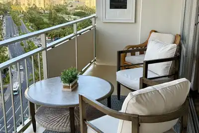 Image de Emplacement en bord de mer! Condo récemment rénové, bons plans toute l'année!