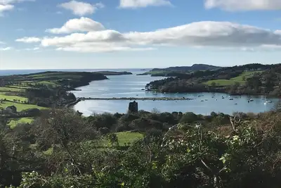 Image de Un endroit calme en bord de mer pour se détendre et se relaxer ou faire du kayak en bord de mer