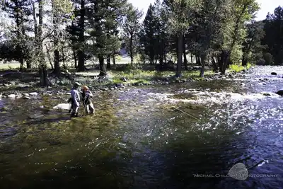 Image de Belle cabine sur les rives du ruisseau Rock - Cottonwood