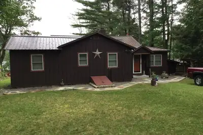 Image de Une escapade paisible et reposante sur le grand lac Sacandaga.