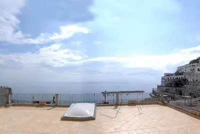 Image de Maison pour les familles avec terrasse et vue sur la mer, à seulement un kilomètre du centre de Amalfi