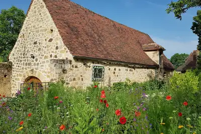 Image de Gîte Jardins du Périgord avec terrasse, piscine, spa, sauna, à 12 km de Sarlat