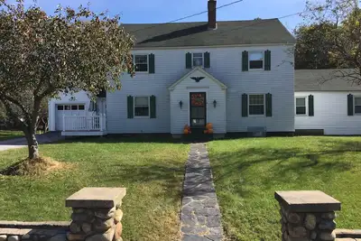 Image de Maison familiale spacieuse dans un quartier résidentiel; À quelques pas du centre-ville