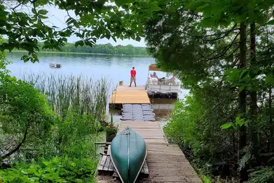 Juste une cabane de pêche dans les bois. . .