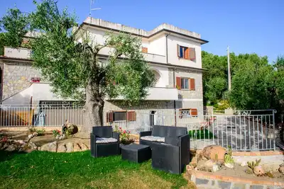 Image de Villa Rosa Cilento entourée d'oliviers