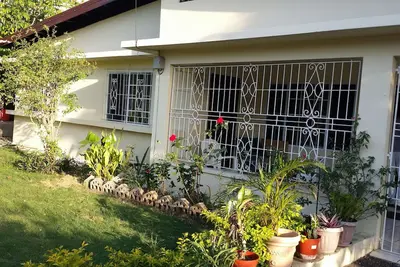 Image de **** Escapade Dominique- Ja. . sleeps 4-safe ** - wifi * parking ** budget ** Real Jamaica
