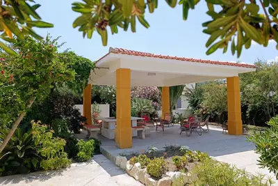 Image de Villa sur la plage avec grand jardin