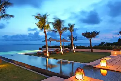 Image de Villa panoramique de luxe avec 6 chambres et accès à la plage à Uluwatu \"