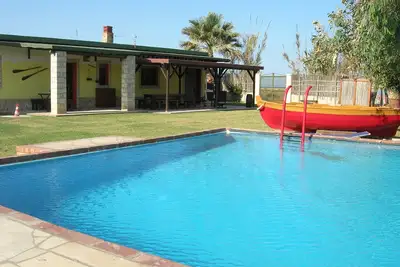 Image de Chalet avec piscine privée pour 10 personnes et Villa double pour 20 personnes supplémentaires