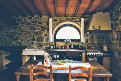 Image de Belle maison de 1 chambre avec jardin et vue sur les oliviers, piscine