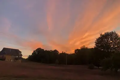 Image de Spécial d'automne! ! Septembre et octobre- Réservez 2 nuits et obtenez votre 3ème nuit Gratuite! !