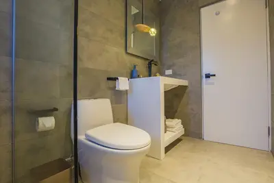 Image de Boca Catalina Upscale Apt 2bd-2bath étapes à la plage