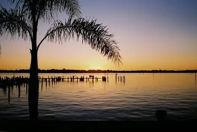 Image de Large vue sur la rivière St Lucie - avec quai du canal intérieur de 37. 5 ft