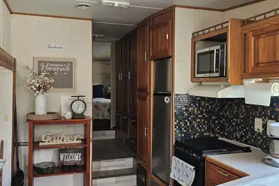 Image de Caravane de voyage debout de 30 pi