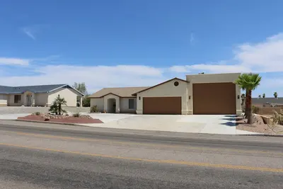 Image de Lac Show Home. . 3br / 2ba Close to Launch et Shopping. . Plenty de parking en bateau!