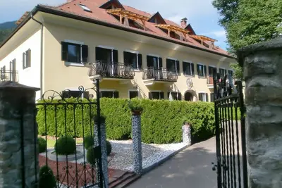 Appartement De Style Avec 2 Balcons Et Vue Montagne