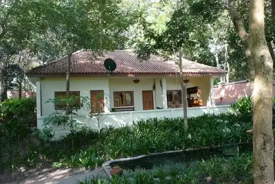 Image de Petite maison de vacances dans un parc, pour l'hivernage ou la détente